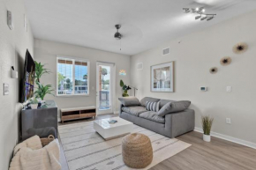 Cozy Retreat 2 BR Hideaway Moments from the Sand